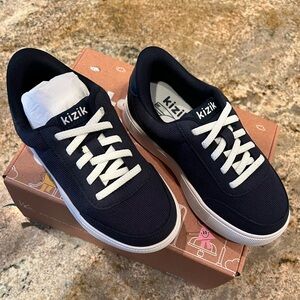 Kizik child size 11- BNIB